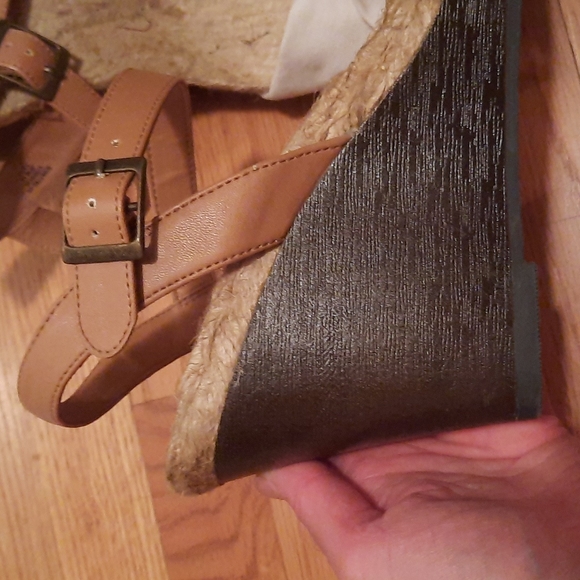 NWOT sz 11 high wedge sandals straps buckle - Picture 5 of 9